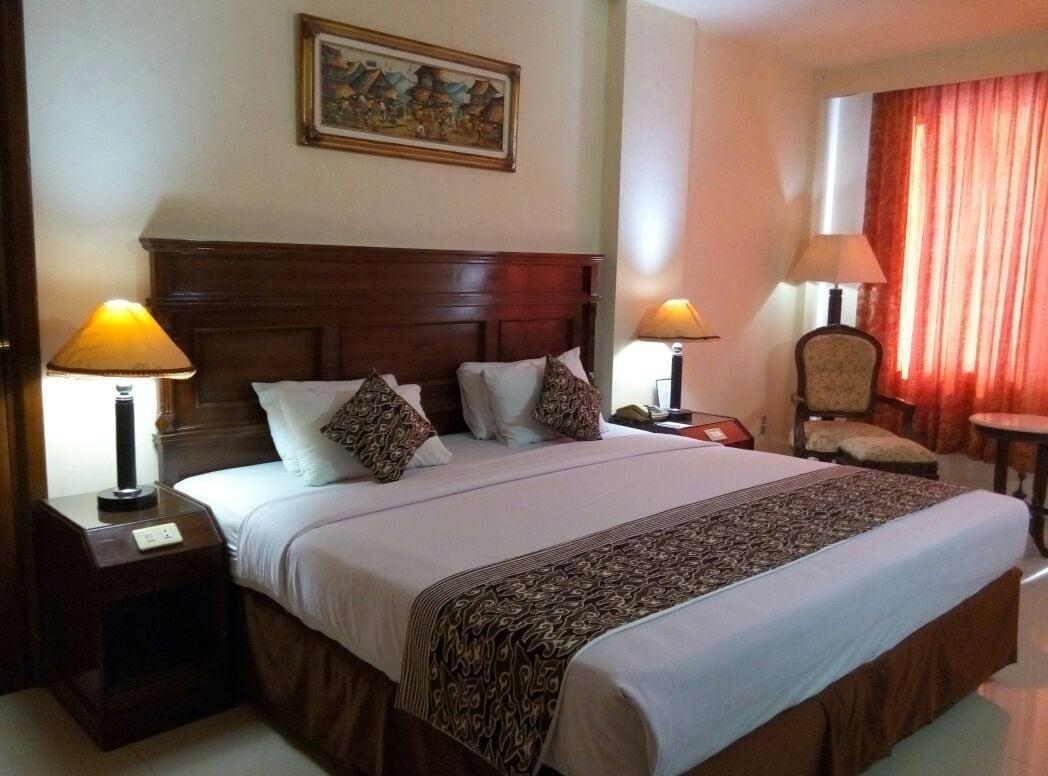 Hotel Merdeka Мадиун Экстерьер фото